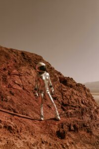 Photo d'une exploratrice sur la planète mars kitsch. Illustration du teaser de l’émission : Les hommes, les femmes, Mars et Vénus, du podcast Méta de Choc.